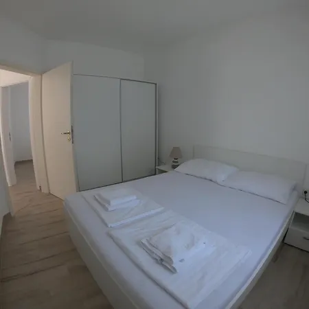 Apartment Mam Mali Vir