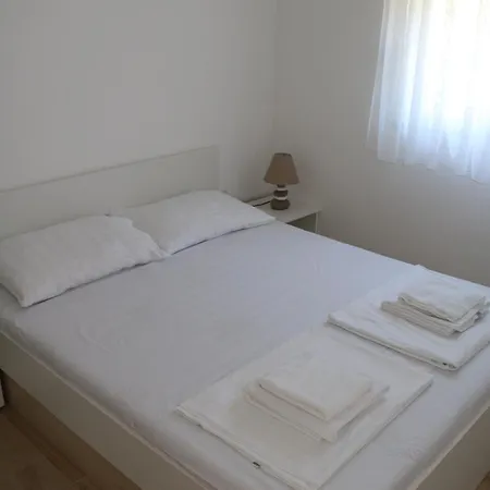Mam Mali Apartment