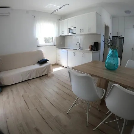 Mam Mali Apartment Vir