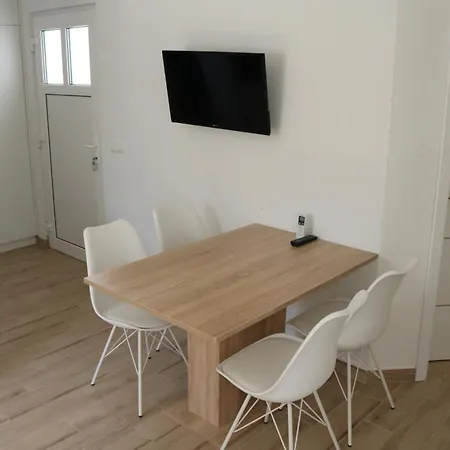 Mam Mali Apartment