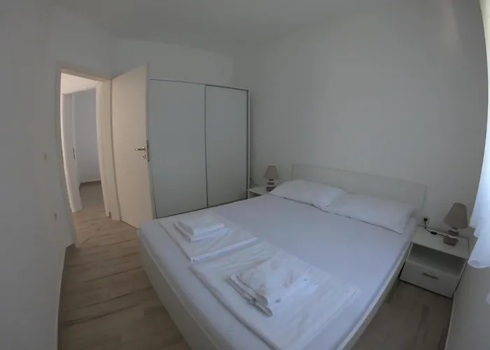 Apartment Mam Mali Vir