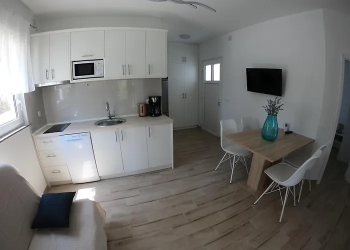 Apartment Mam Mali Vir