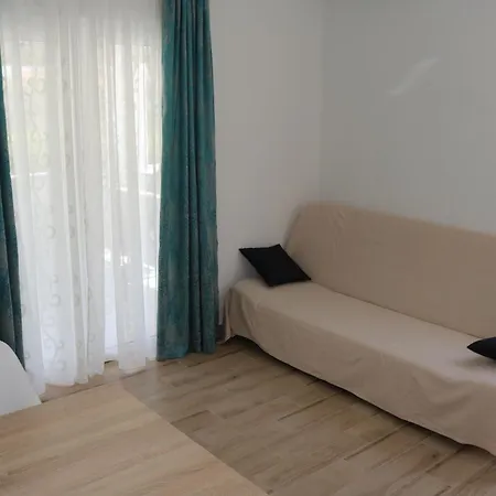 Mam Mali Apartment Vir