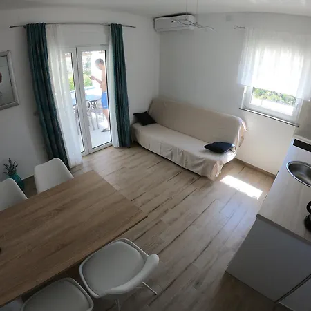 Apartment Mam Mali Vir