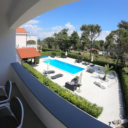 Apartment Mam Mali Vir