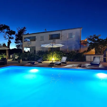 Mam Mali Apartment