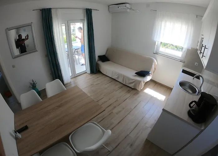 Apartament Mam Mali Vir
