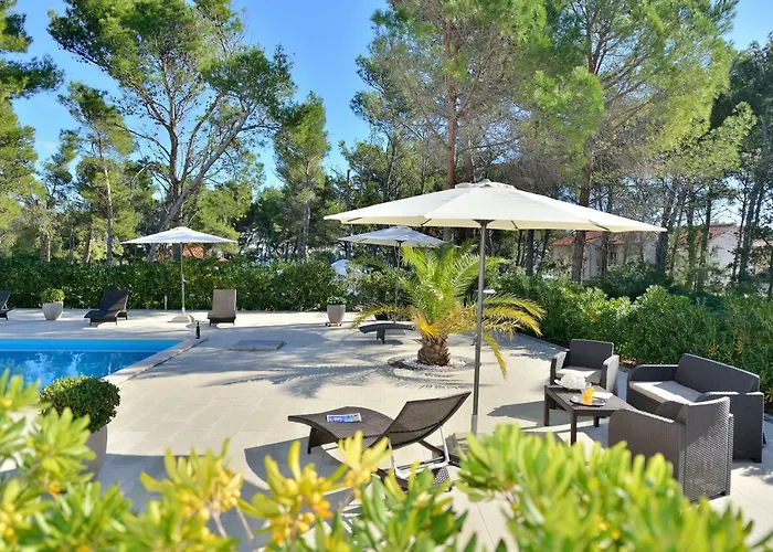 Mam Mali Apartment Vir